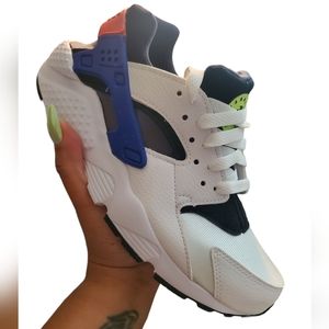 Nike Huarache NEW 5.5Y